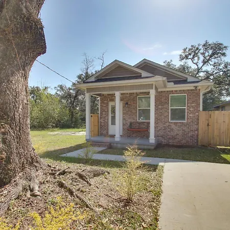 Downtown Pensacola Vacation Rental With Yard!
